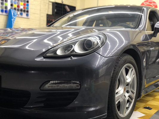 Alta lucentezza Gray Vinyl Wrap Wrinkles Elimination scuro 140gsm dell'automobile