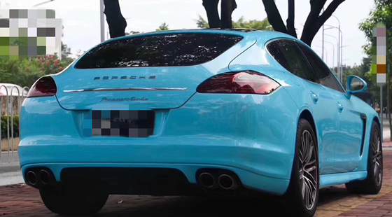 L'involucro ultra alto blu dell'automobile di lucentezza di Miami si corruga liberamente per i camion